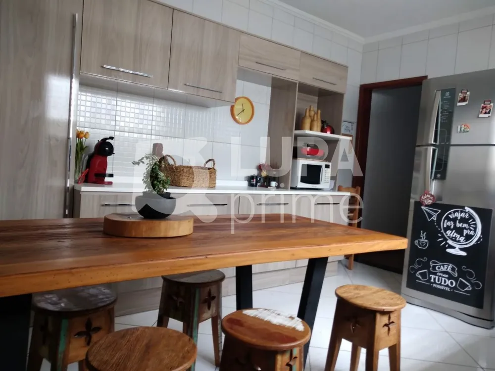 Casa, 3 quartos, 130 m² - Foto 1