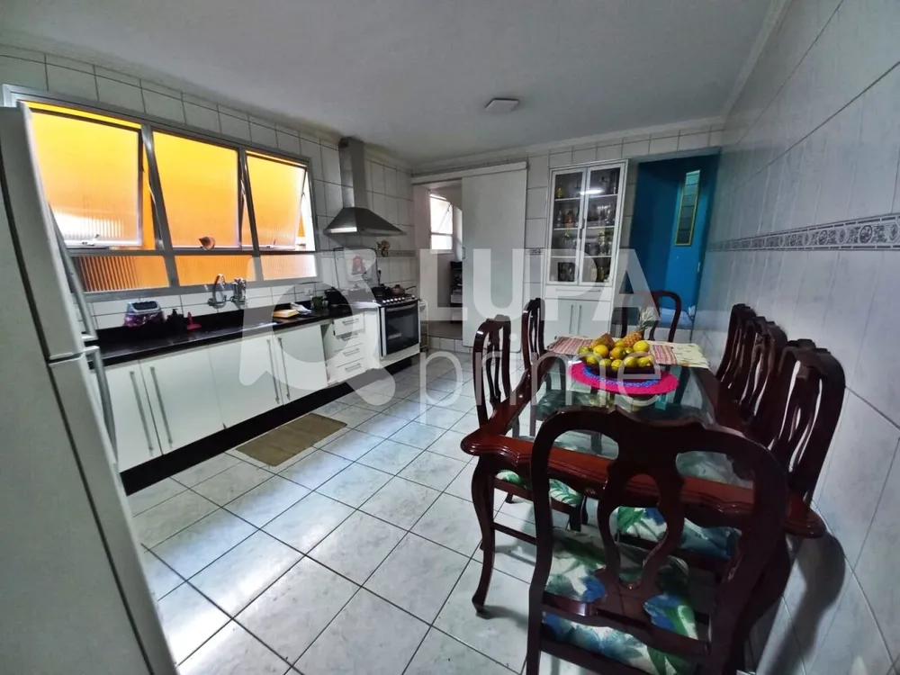 Casa, 10 quartos, 187 m² - Foto 3