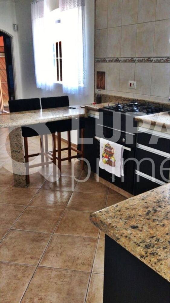 Casa, 5 quartos, 170 m² - Foto 2