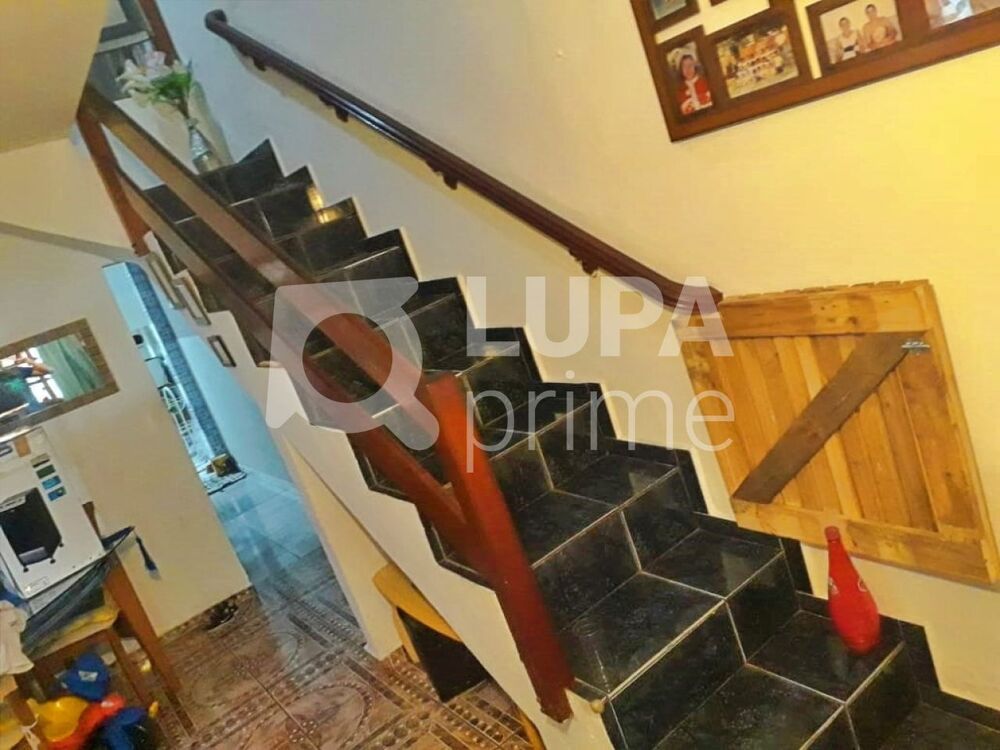 Casa à venda com 3 quartos, 77m² - Foto 1