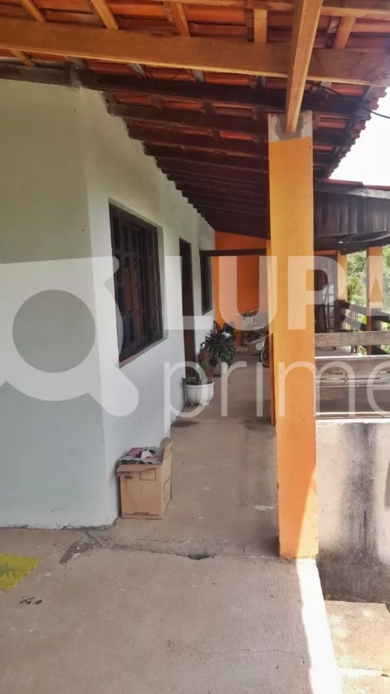 Chácara à venda com 4 quartos, 700m² - Foto 2