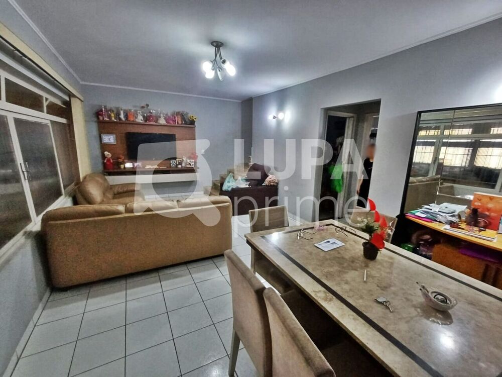 Casa à venda com 4 quartos, 204m² - Foto 1