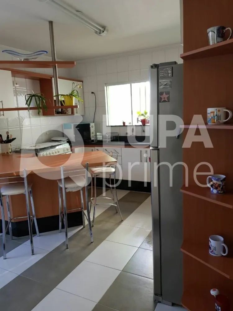 Casa, 3 quartos, 240 m² - Foto 12