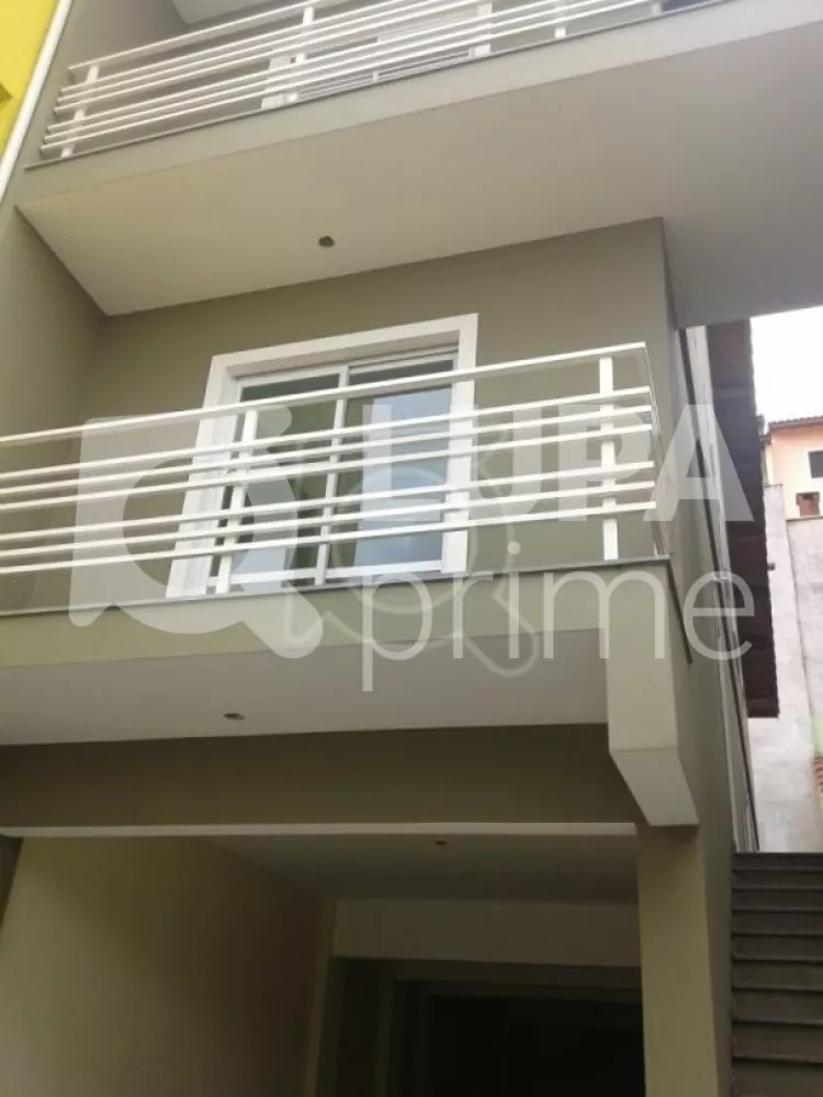 Casa à venda com 3 quartos, 198m² - Foto 1