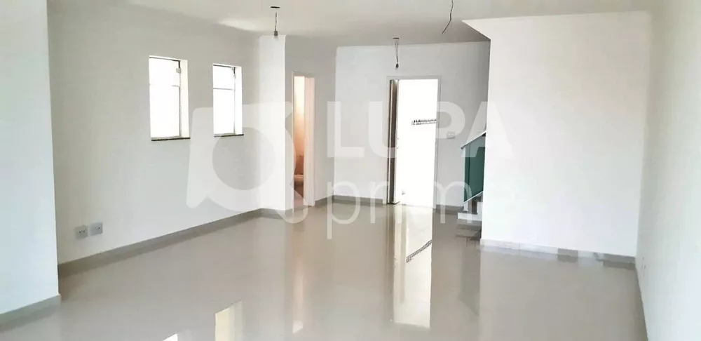 Casa à venda com 3 quartos, 232m² - Foto 2