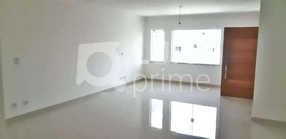 Casa à venda com 3 quartos, 232m² - Foto 1