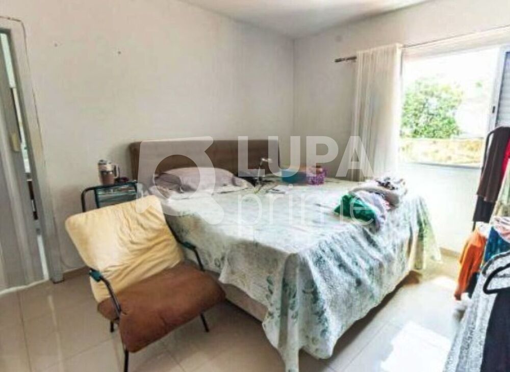 Casa à venda com 4 quartos, 217m² - Foto 4