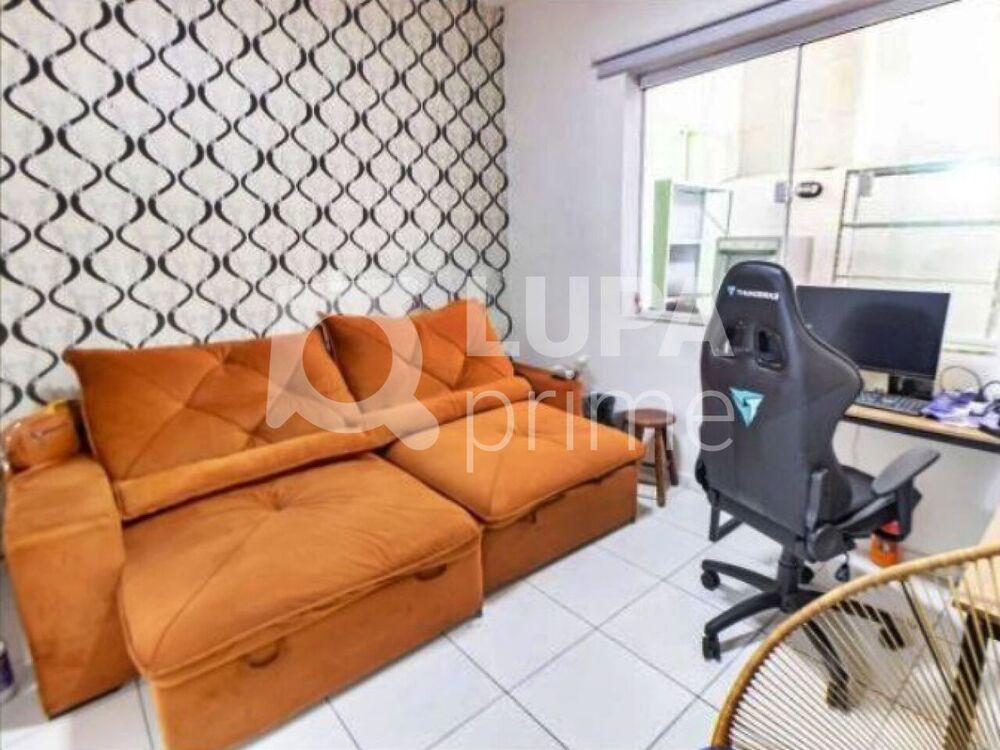 Casa à venda com 4 quartos, 217m² - Foto 1