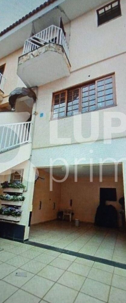 Casa à venda com 3 quartos, 142m² - Foto 2
