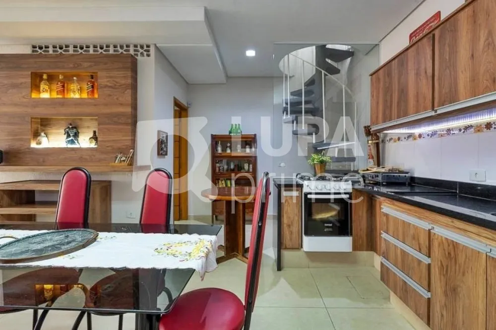 Casa, 3 quartos, 228 m² - Foto 2