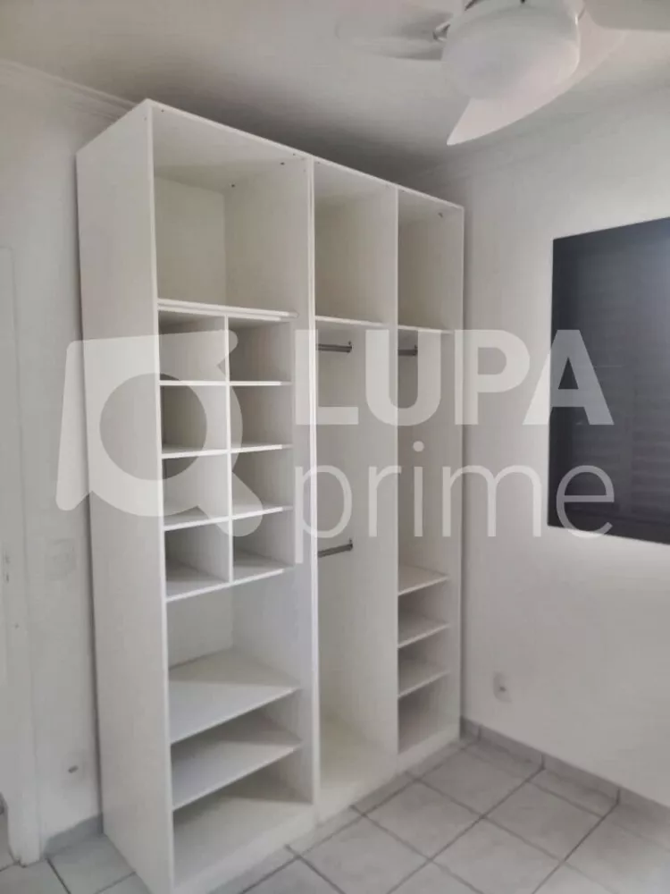 Apartamento à venda com 3 quartos, 70m² - Foto 2