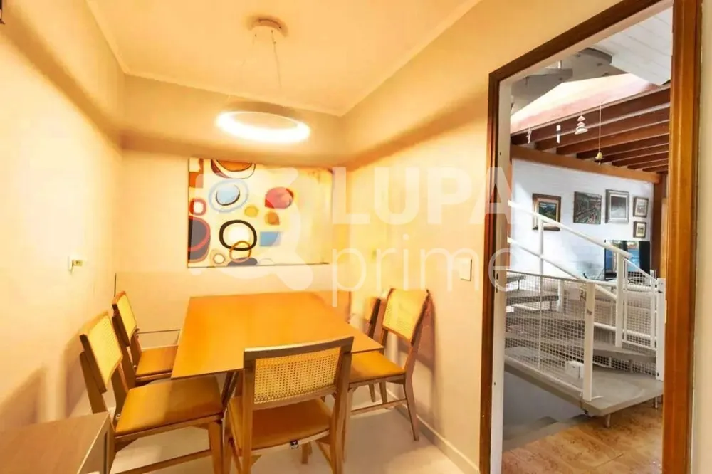 Casa, 7 quartos, 225 m² - Foto 1