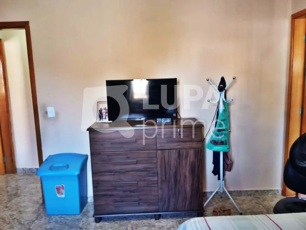 Casa, 3 quartos, 249 m² - Foto 2