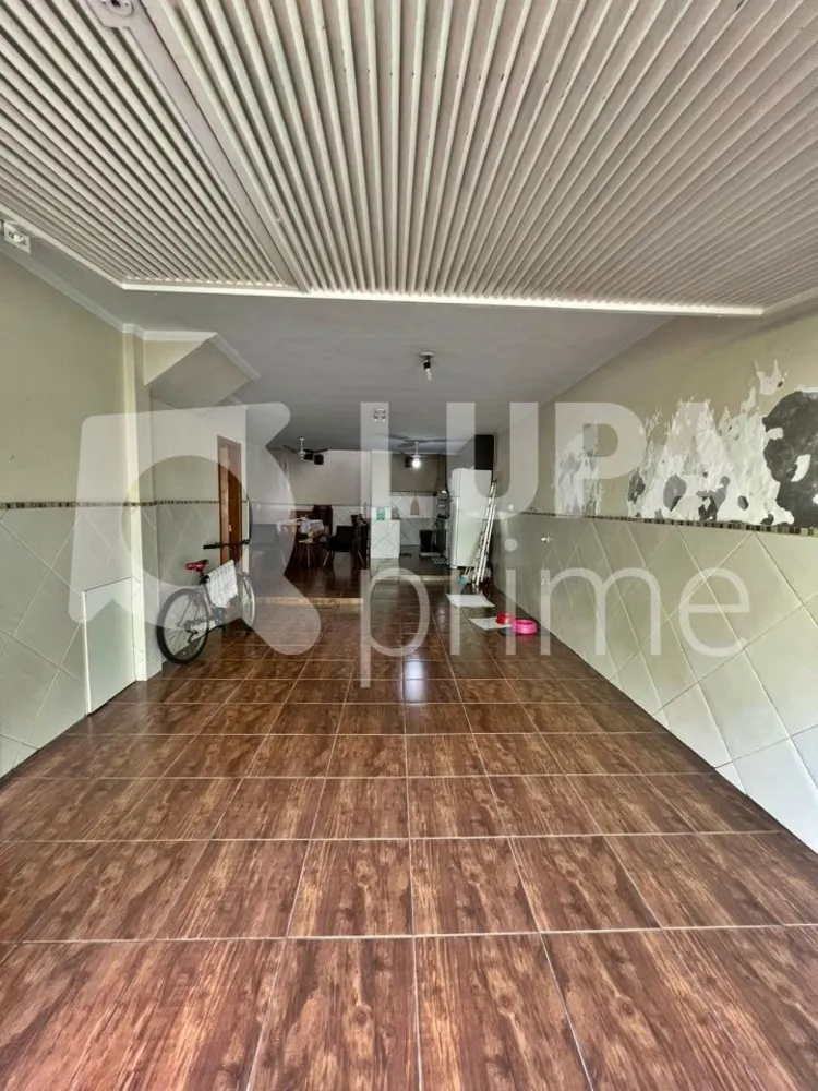Casa, 3 quartos, 217 m² - Foto 1