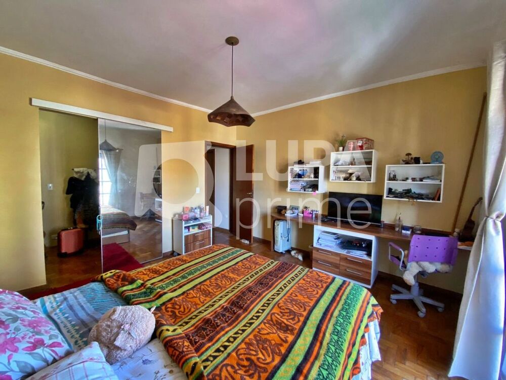 Casa à venda com 4 quartos, 250m² - Foto 4