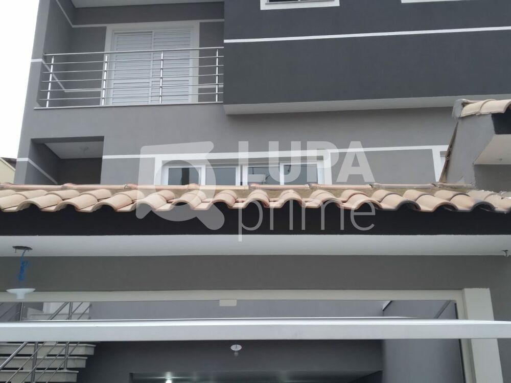 Casa à venda com 4 quartos, 244m² - Foto 1