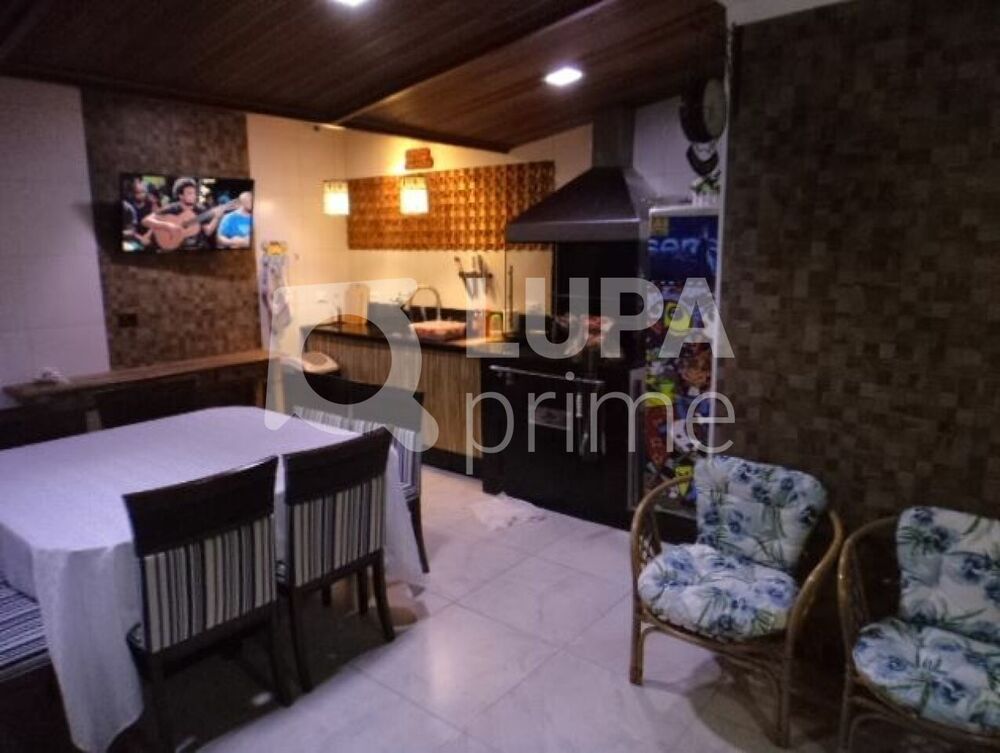 Casa, 3 quartos, 246 m² - Foto 1