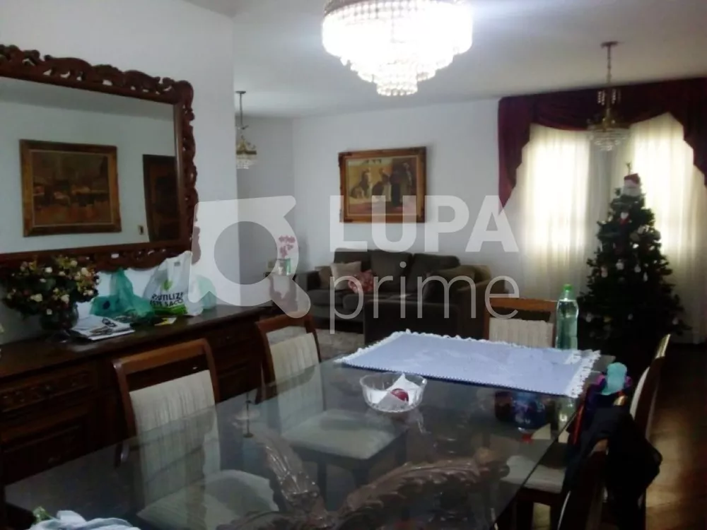 Apartamento à venda com 4 quartos, 180m² - Foto 1