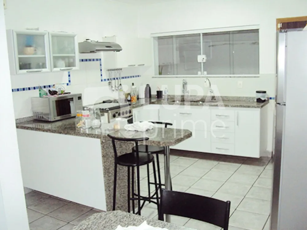 Casa, 4 quartos, 220 m² - Foto 3