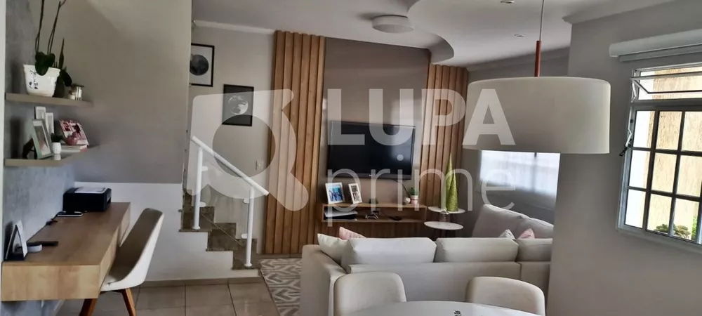 Casa à venda com 3 quartos, 162m² - Foto 1