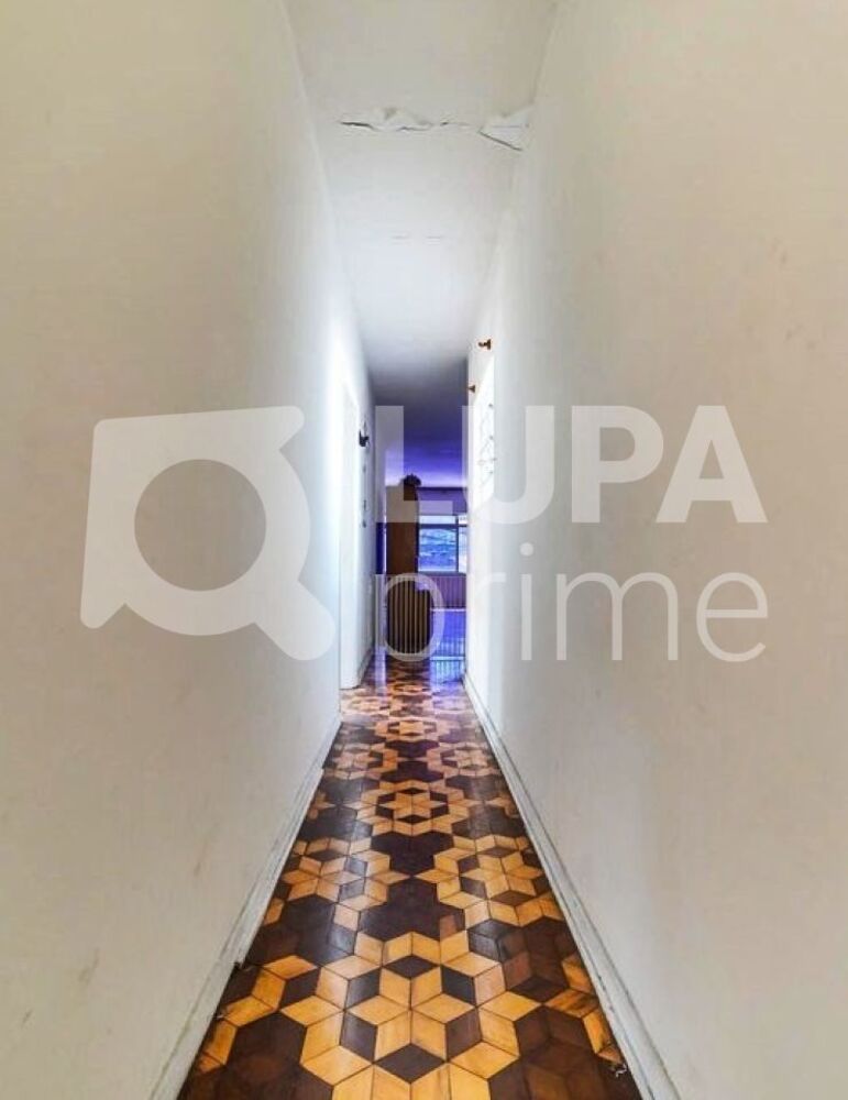 Casa à venda com 4 quartos, 219m² - Foto 2