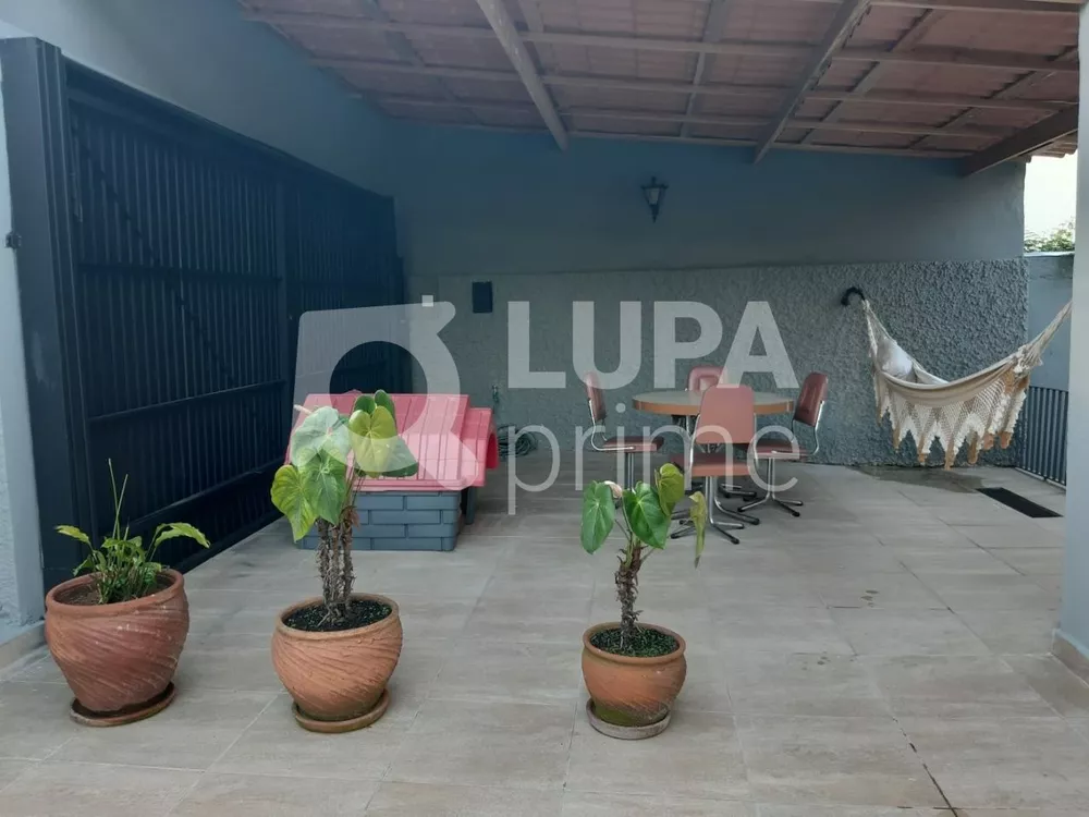 Casa à venda com 6 quartos, 230m² - Foto 4