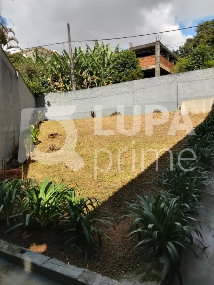 Casa à venda com 6 quartos, 230m² - Foto 2