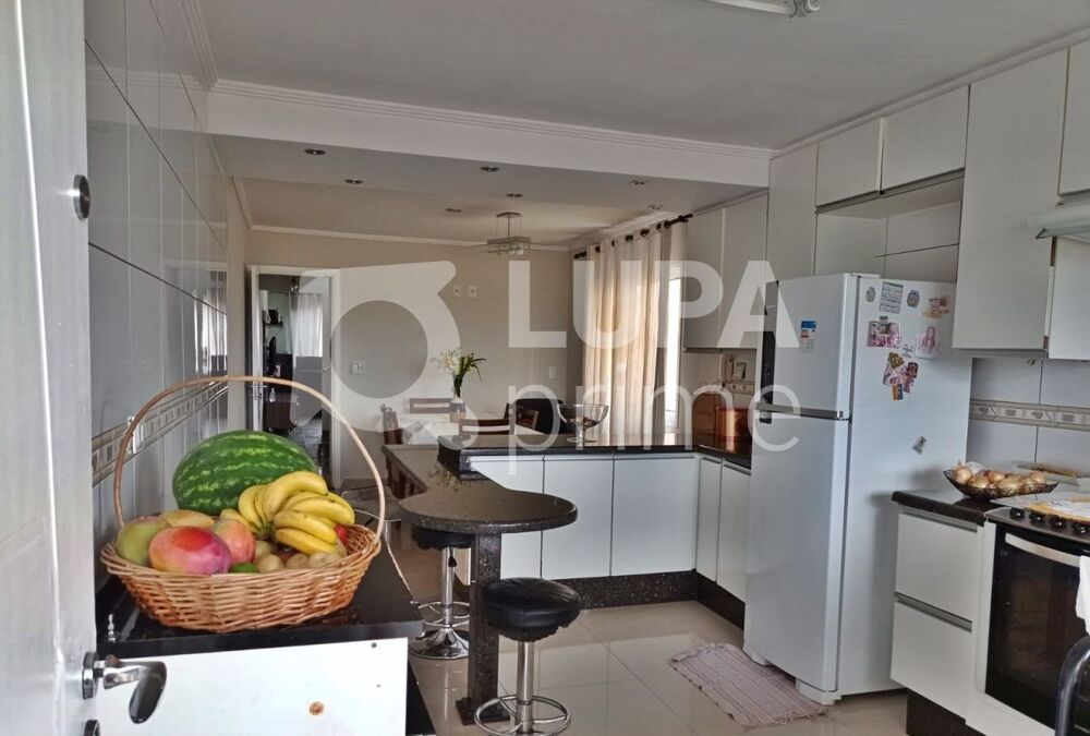 Casa, 3 quartos, 248 m² - Foto 1