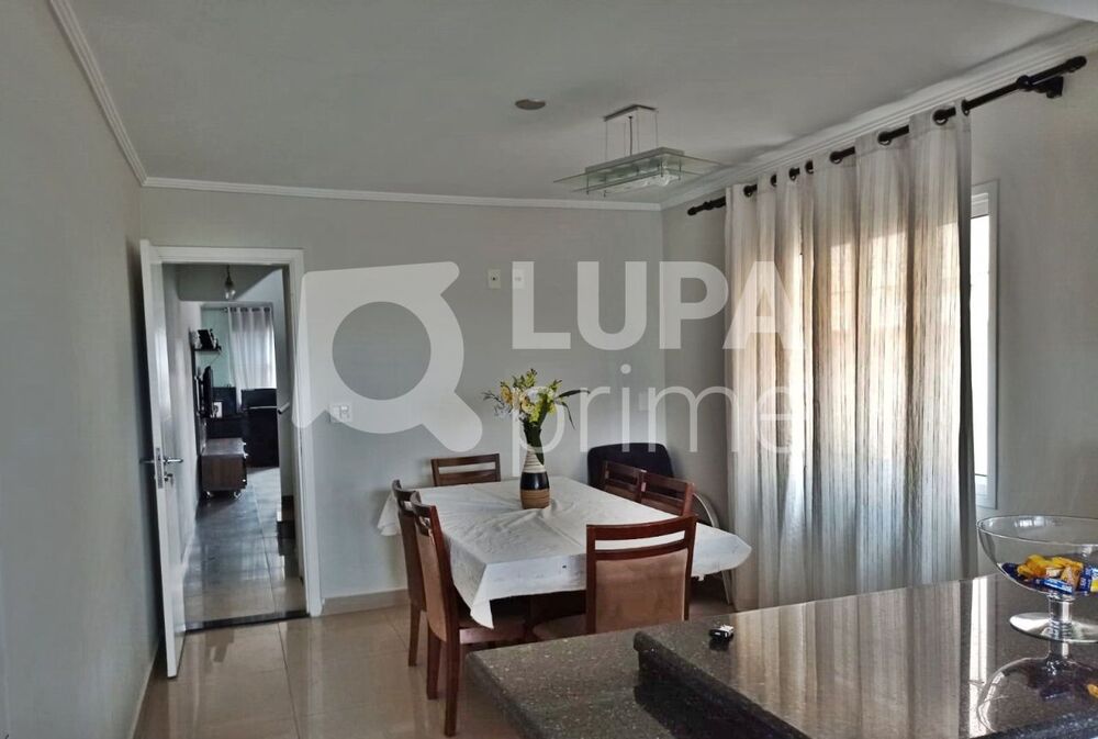 Casa, 3 quartos, 248 m² - Foto 2