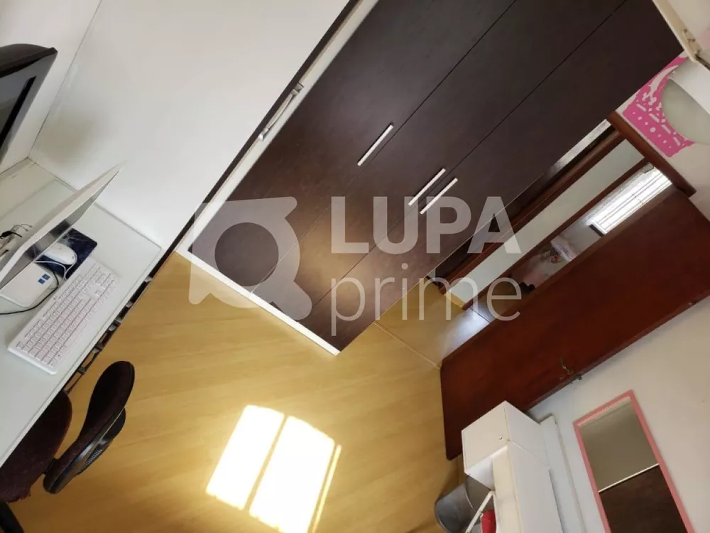 Casa à venda com 3 quartos, 240m² - Foto 4