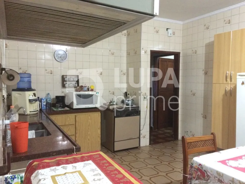 Casa, 3 quartos, 250 m² - Foto 2