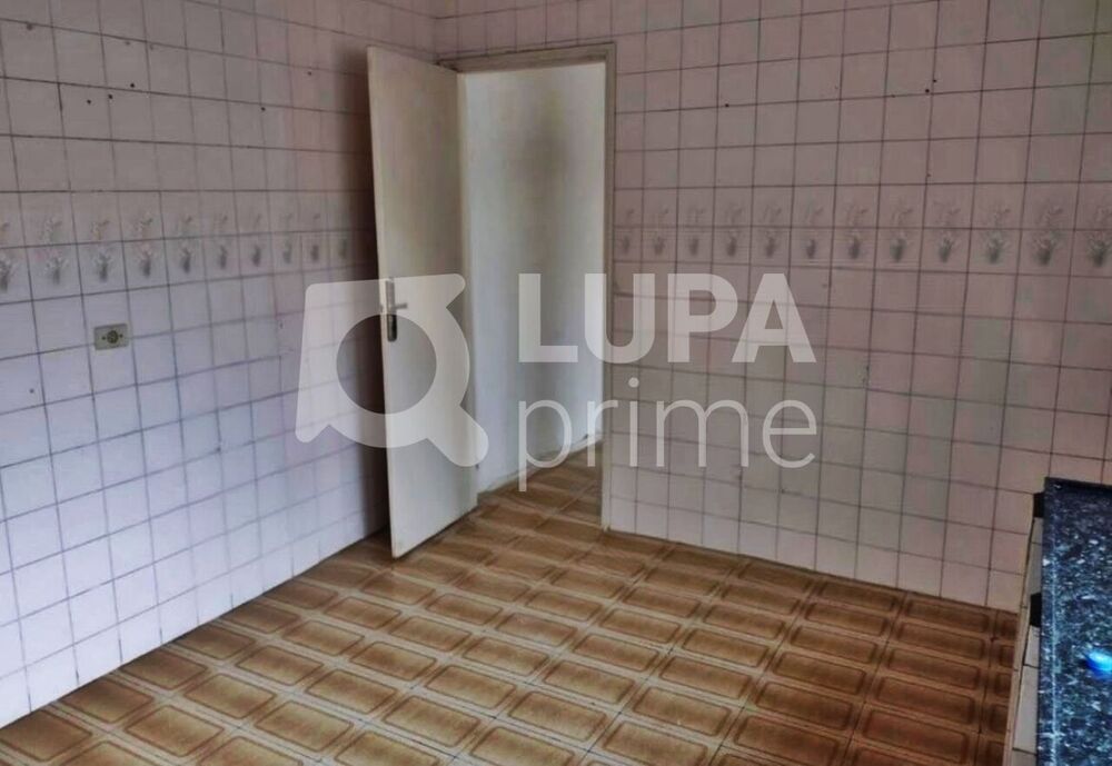 Casa à venda com 6 quartos, 240m² - Foto 3