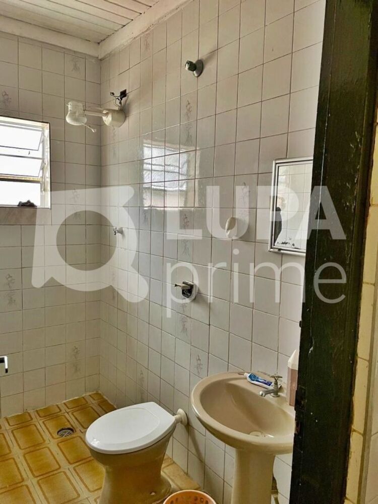 Casa à venda com 6 quartos, 240m² - Foto 4