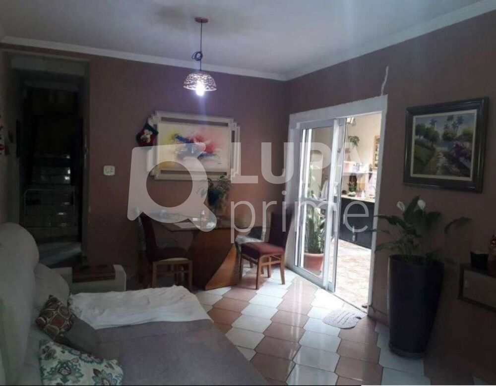 Casa à venda com 7 quartos, 120m² - Foto 3