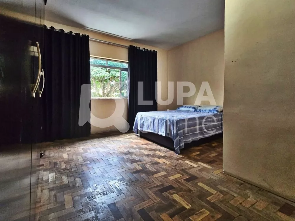 Casa à venda com 3 quartos, 210m² - Foto 4