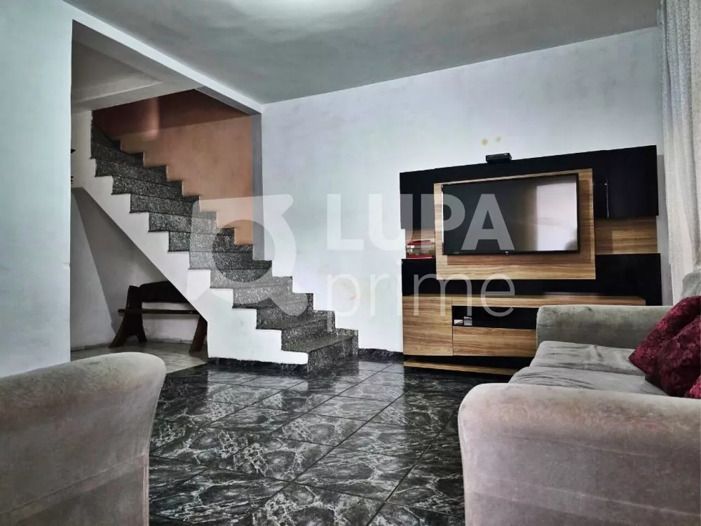 Casa à venda com 3 quartos, 210m² - Foto 1