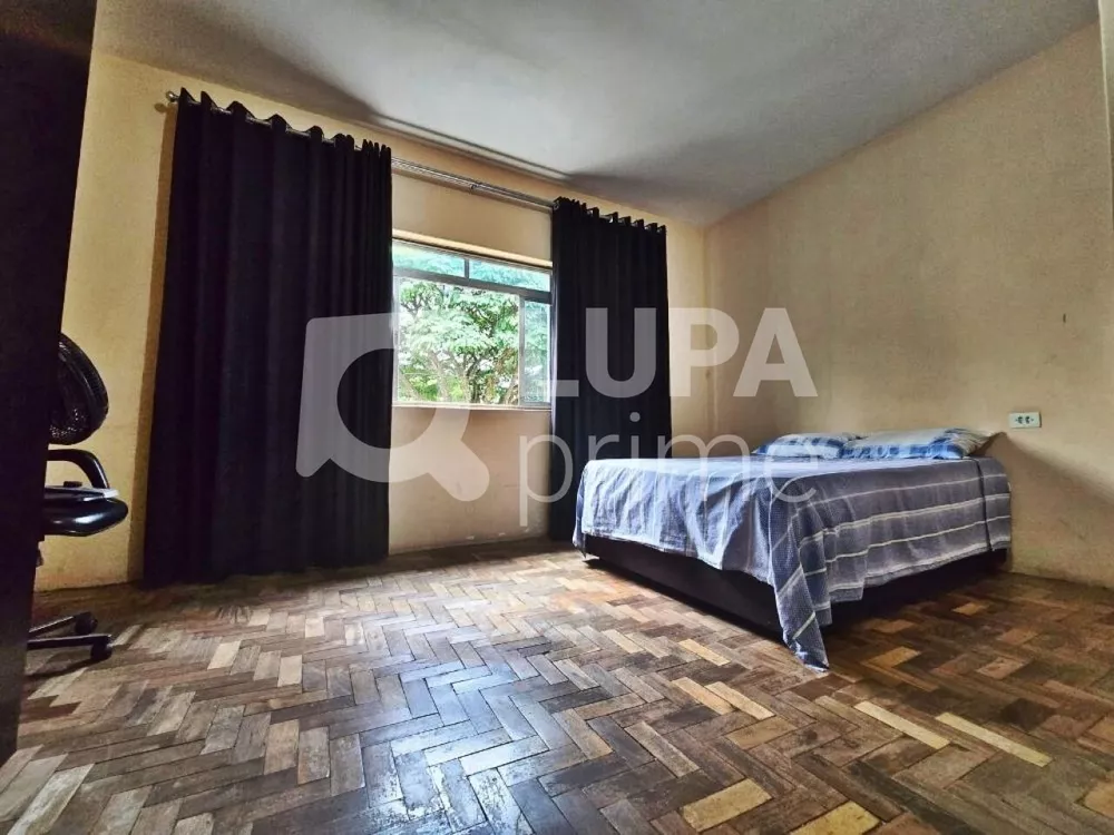 Casa à venda com 3 quartos, 210m² - Foto 5