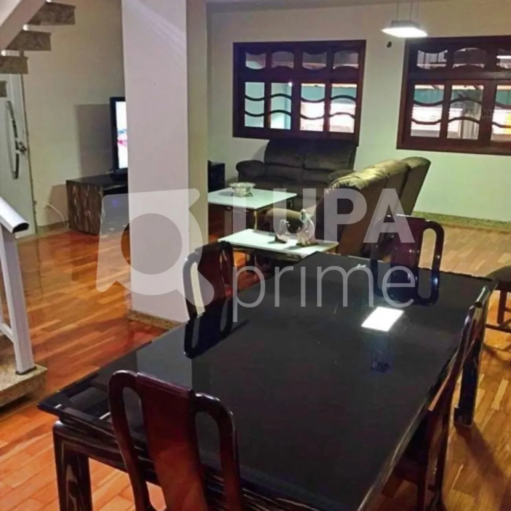 Casa, 3 quartos, 240 m² - Foto 1