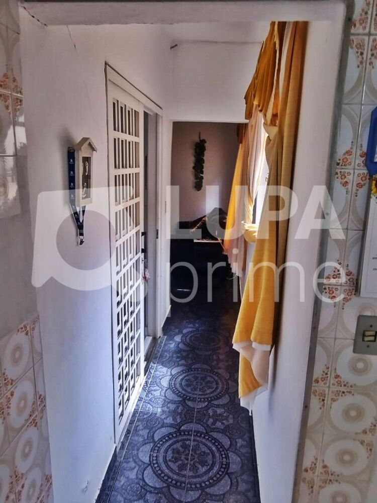 Casa à venda com 6 quartos, 172m² - Foto 1