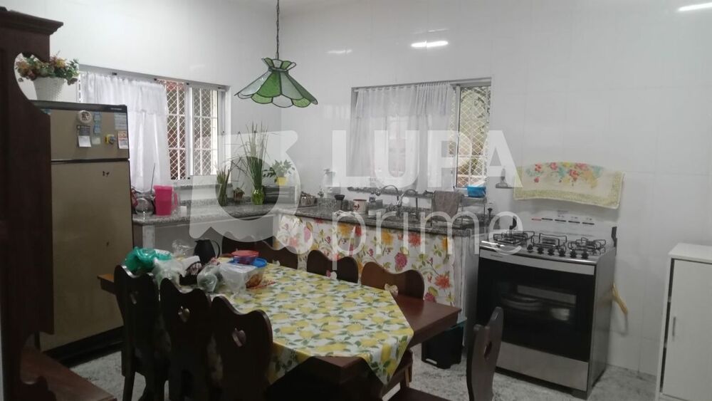 Casa à venda com 3 quartos, 544m² - Foto 2