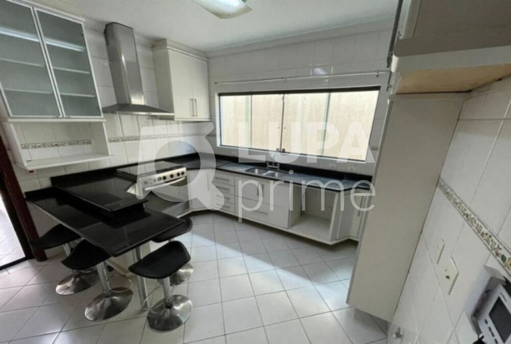 Casa à venda com 3 quartos, 227m² - Foto 10