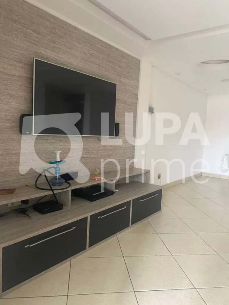 Casa à venda com 3 quartos, 260m² - Foto 3