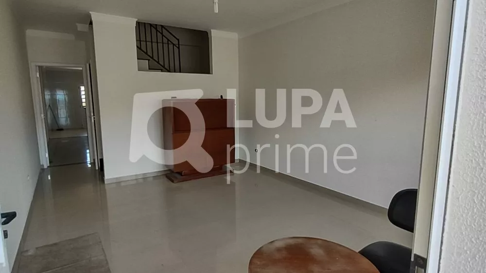 Casa à venda com 3 quartos, 200m² - Foto 1