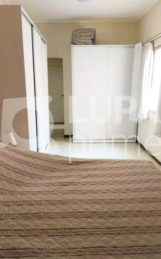 Casa à venda com 3 quartos, 230m² - Foto 3