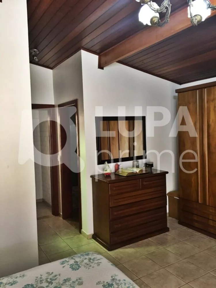 Casa à venda com 3 quartos, 300m² - Foto 15