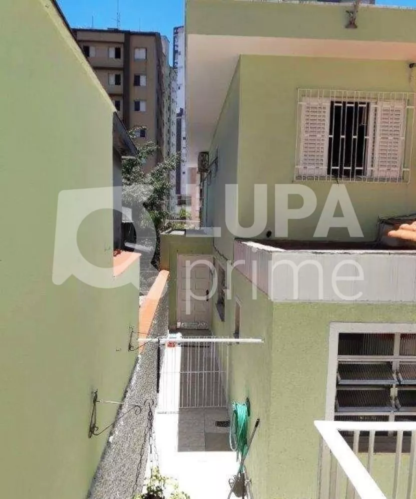 Casa à venda com 3 quartos, 235m² - Foto 2