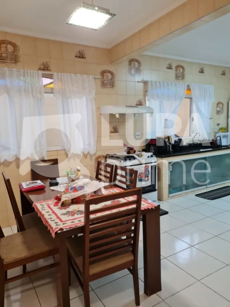 Casa, 3 quartos, 201 m² - Foto 2