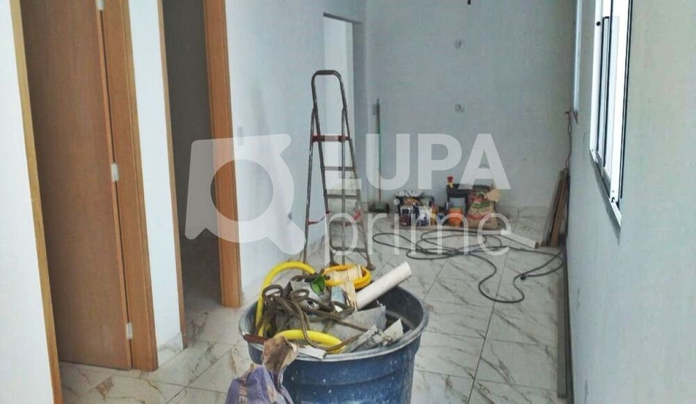 Casa à venda com 6 quartos, 250m² - Foto 2