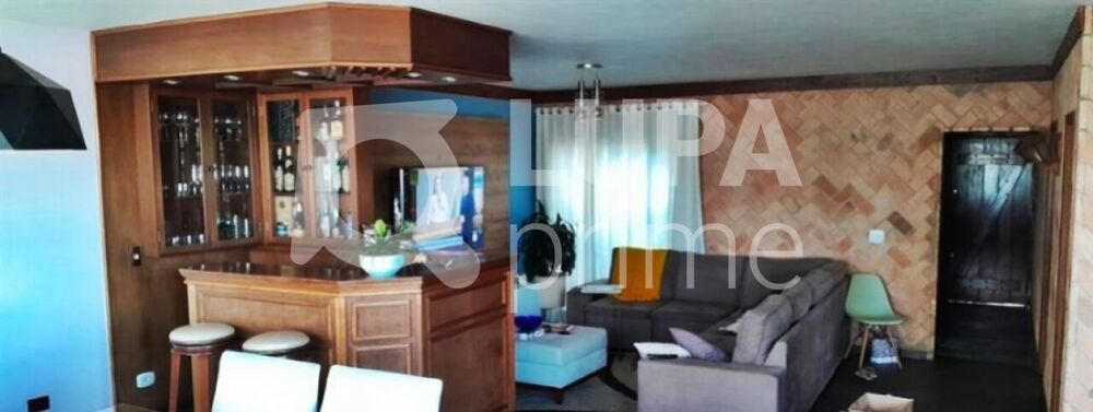 Casa à venda com 4 quartos, 290m² - Foto 1