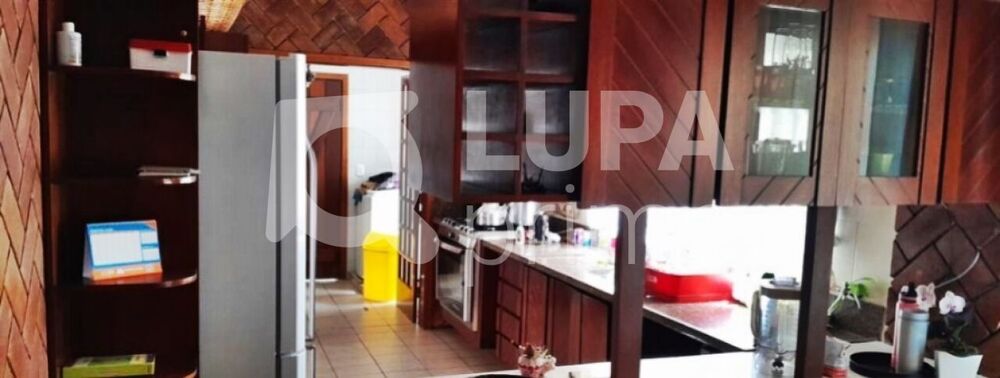 Casa à venda com 4 quartos, 290m² - Foto 4